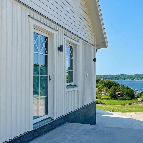 8 person holiday home in UDDEVALLA-By Traum, hotel v destinaci Sundsandvik