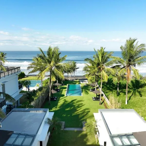 Black Beach Villa - Absolute Beachfront Escape, hotel in Tabanan