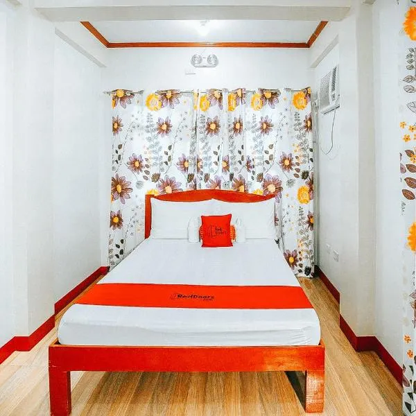 RedDoorz at S & L Apartelle Daraga Albay, hotel in Legazpi