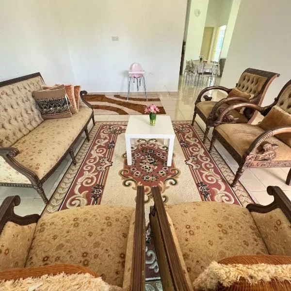 Homestay Denai Universiti near UMK 3 rooms aircond with wifi, hotel v destinaci Bachok