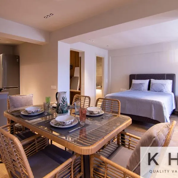 Seaside ground floor elegant Suite in Fiskardo! 20 steps from Zavalata beach!, hotel v destinácii Fiskardho