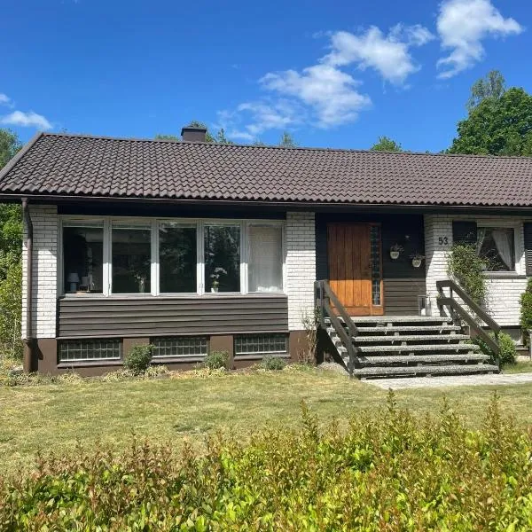 Ferienhaus in Broakulla mit Sauna, hotel en Troxhult