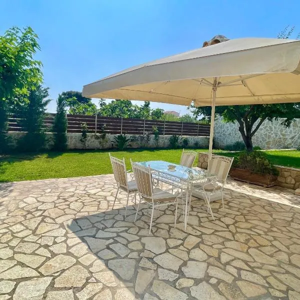 Apartment near airport and beach, ξενοδοχείο σε Αρτέμιδα