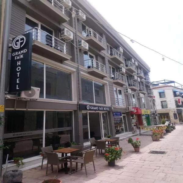 Grand Faik Hotel, hotel di Çeşme