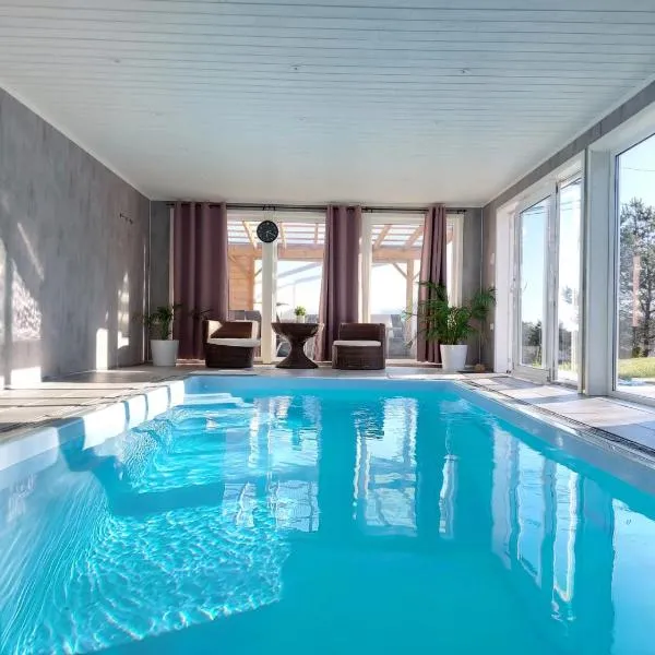 Cosy family home with pool, hotel i Grimstad