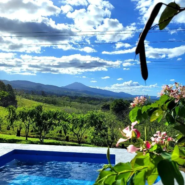 Vista al Volcán Tenorio y Montaña, מלון בSan Rafael