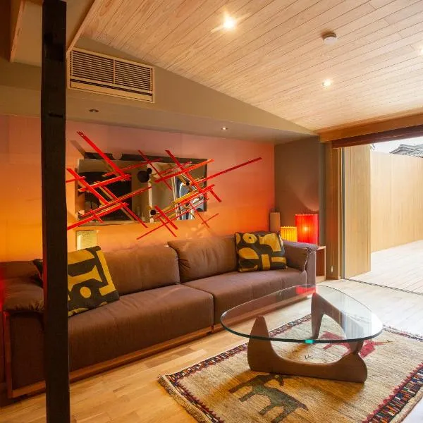 Bitotsuyama-an Bettei 美都津山庵別邸 #LB1, hotel i Tsuyama