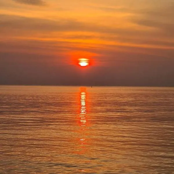 Splendid house with AC by the sea, hotel in Mae Haad