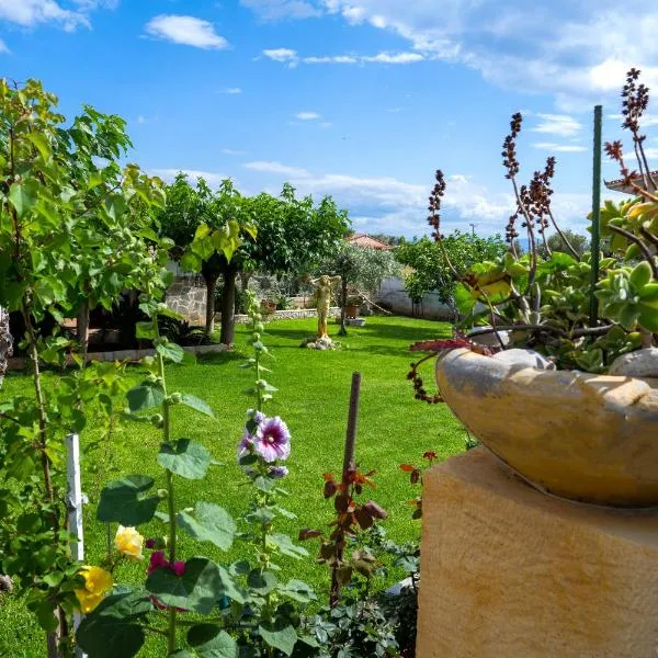 Ocean View Villa, hotel en Kineta