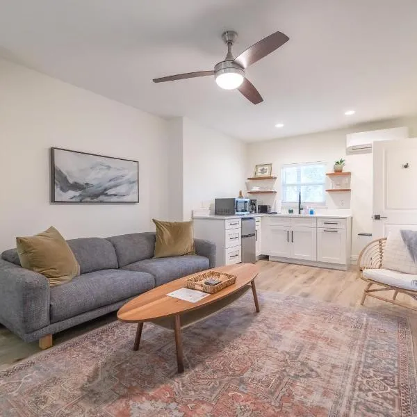 Bright New Beach House with In- Law Suite -- 2 blocks to beach!: St. Augustine şehrinde bir otel