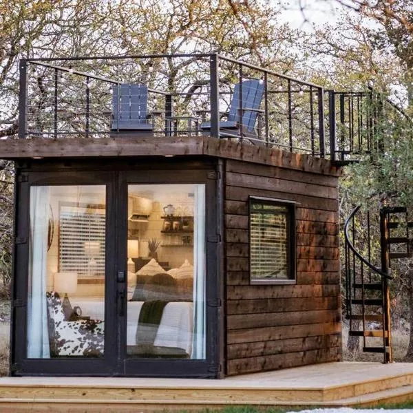 New The Lone Star Shipping Container、フレデリックスバーグのホテル