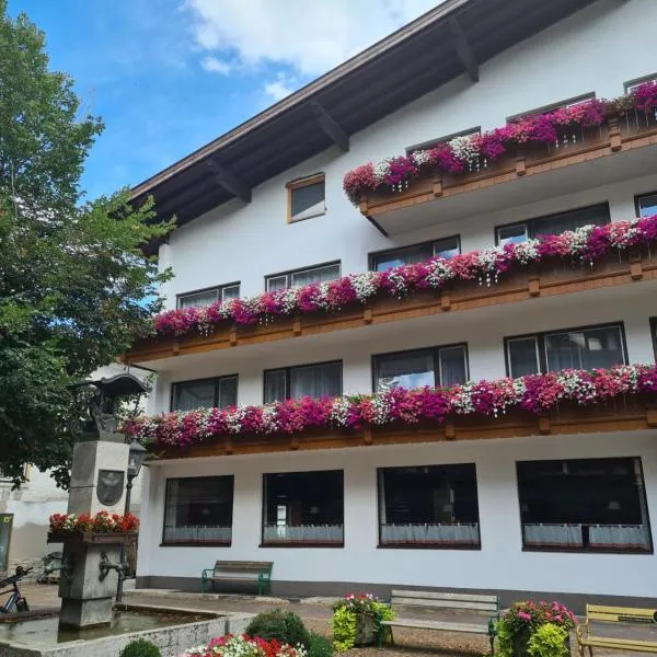 Gasthof Hotel Kirchenwirt, hotelli kohteessa Zell am Ziller