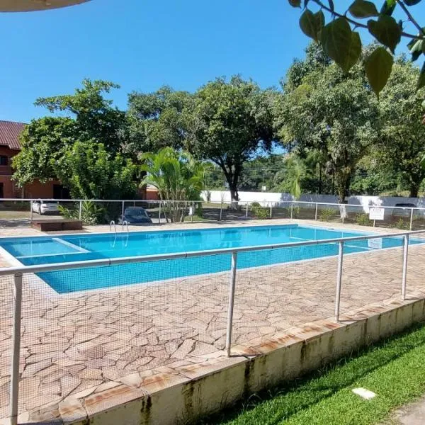 Apto com piscina Cantinho Além do Mar-Ubatuba、ウバトゥバのホテル