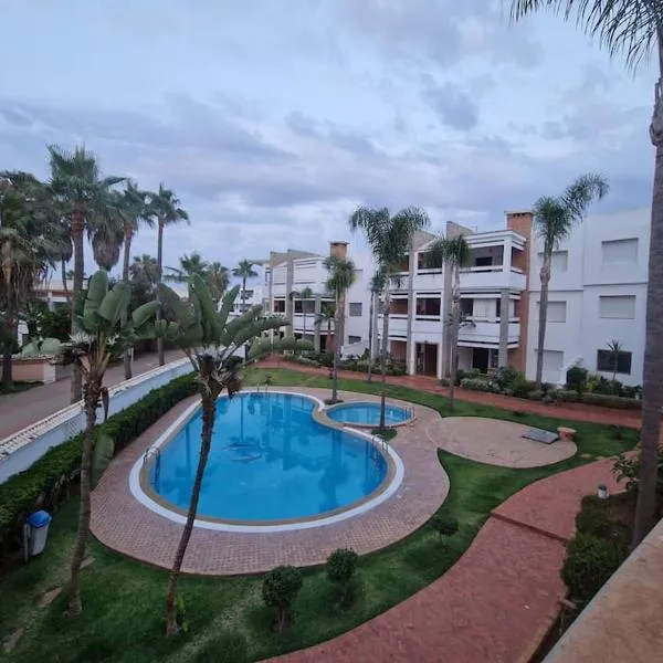 Plage, Piscine, et Confort Moderne, hotel in Skhirat