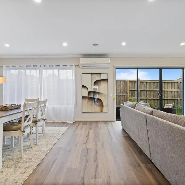 Ballarat Modern Oasis, Stylish 3 bedroom 2 bathroom Retreat, Newly build, New appliances, beds and furniture, Walking distance to Shopping mall, hotel v destinaci Ballarat