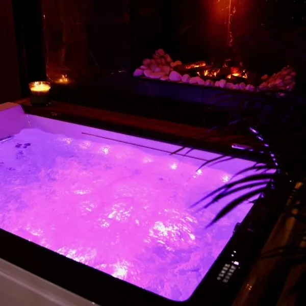 love room gold - les delices rooms, hotel in Angers