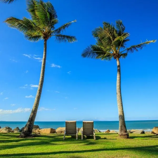 ABSOLUTE BEACH FRONT MACKAY - Blue Pacific, מלון בEimeo