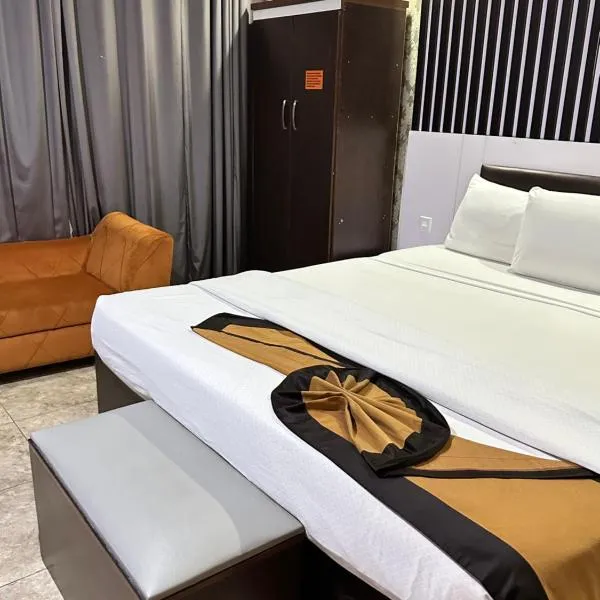 Msquare Hotel GRA, hotel in Suru Lere