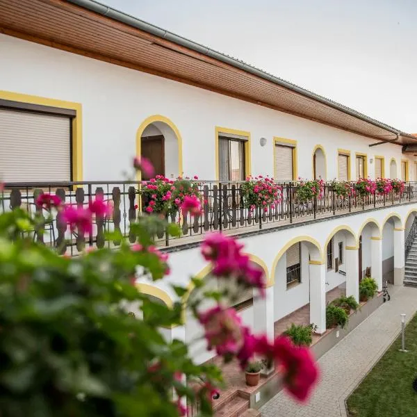 Arkadenweingut-Gästehaus Heiss, hotel v destinaci Illmitz