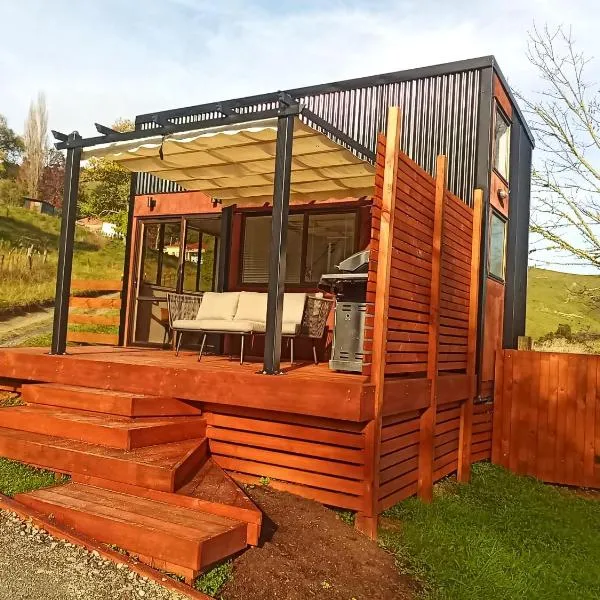 Tiny home in the hills, hotel in Manunui