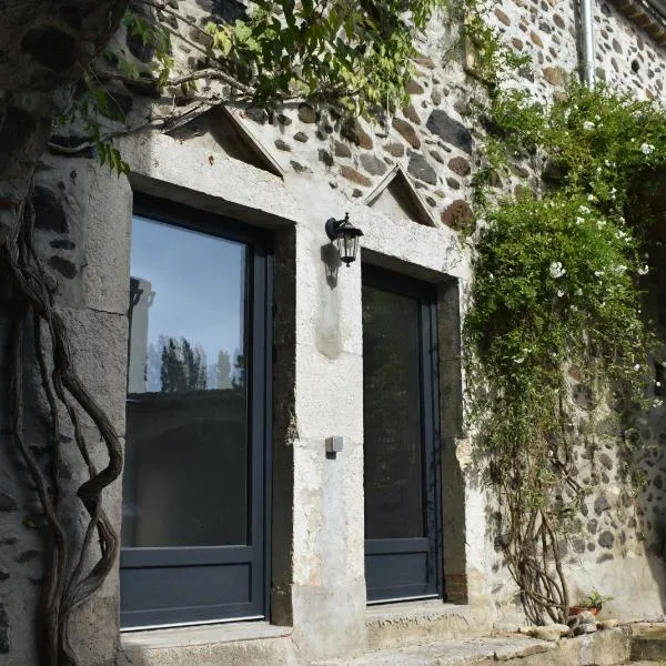 La Cour de l'Olivier, hotel v destinaci Lussas