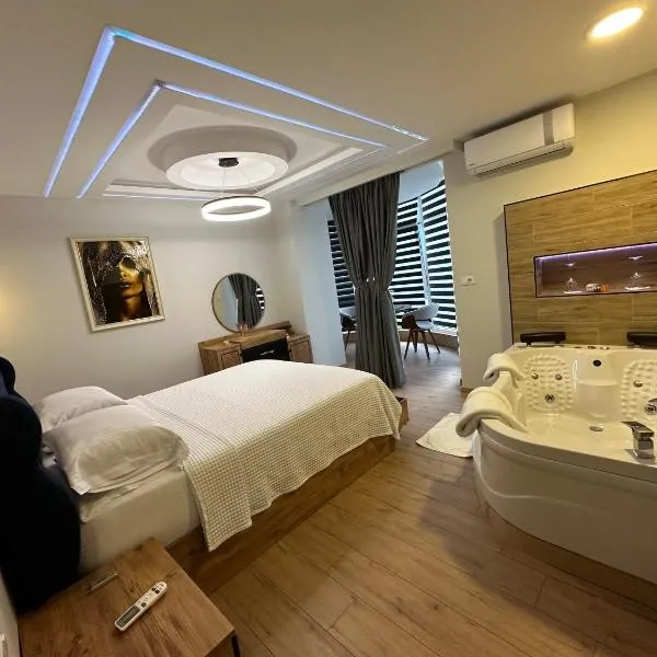 Deluxe Apartment In City Center, hotel di Tiranë