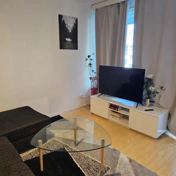 Comfortable 1 bedroom apartment in Helsinki, hotel in Löparö