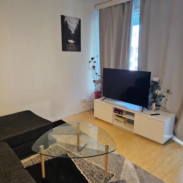 Comfortable 1 bedroom apartment in Helsinki, hotell i Östersundom