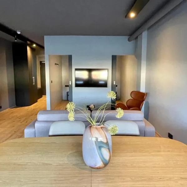 Modern Apartment With Hot Tub in Akureyri, hotel v destinaci Akureyri