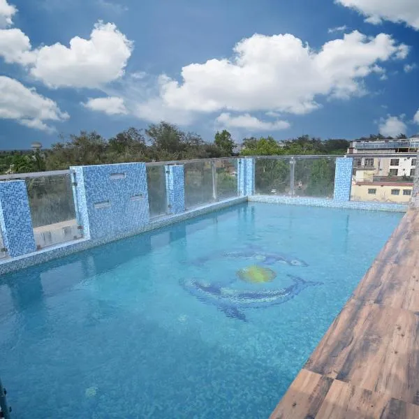Hotel Silver Land New Digha with Rooftop Pool, hotel v destinaci Digha