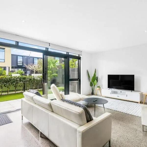 Hobsonville Point Enchanter with Parking and Wi-fi, hotel ad Auckland