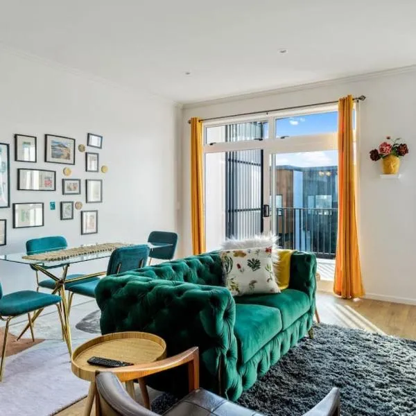 3 Bedroom Stunner in Hobsonville - WiFi - Netflix, hotel ad Auckland