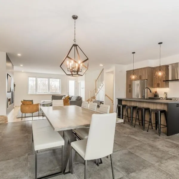 Le Memph Chouette spacious comfortable condo cottage eco responsible 3 bedrooms private garage - hot tub & pool Memphrémagog Lake, hotel di Magog-Orford