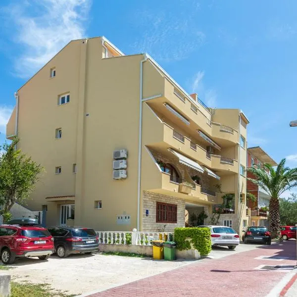 Luxury Apartments Luna, hotel i Tučepi