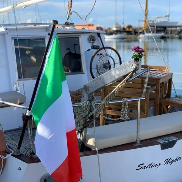 Sailing Nights Boat&breakfast, hotel v destinaci Alghero