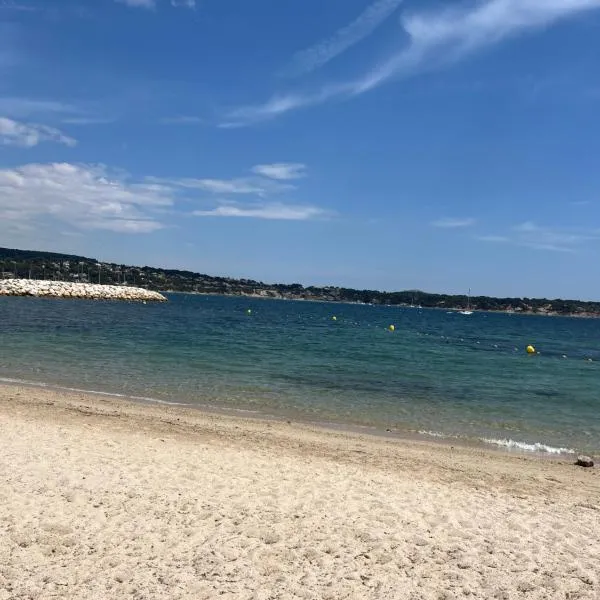 A Pied du Port de Bandol et de sa Plage, hotel in Bandol