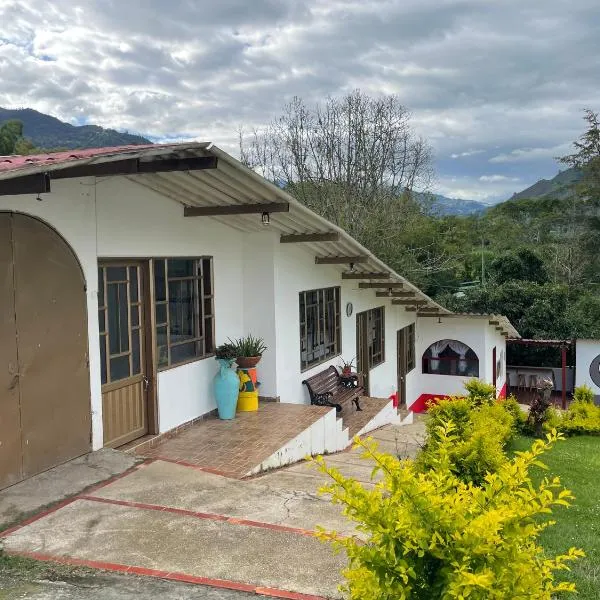 Cabaña Campestre Miraluna, hotel v destinaci Choachí