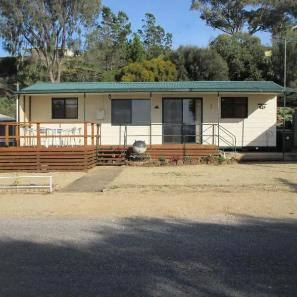 Shack 93 - James Well, хотел в Perara