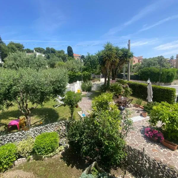 Casa Matilde e Aurora GIARDINO e POSTO AUTO, hotel en Sirolo