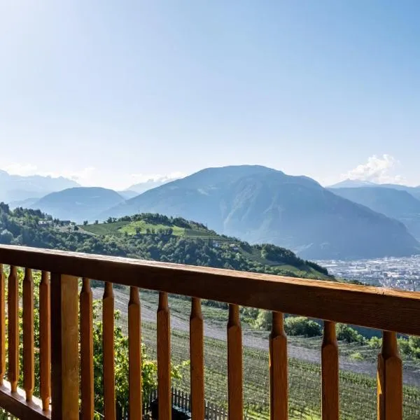 Weingartnerhof Calendula, hotel in San Genesio Atesino