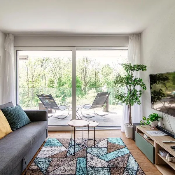 Linda Terrace by Quokka 360 - Modern Apartment with Spacious Private Terrace, hotel i Locarno