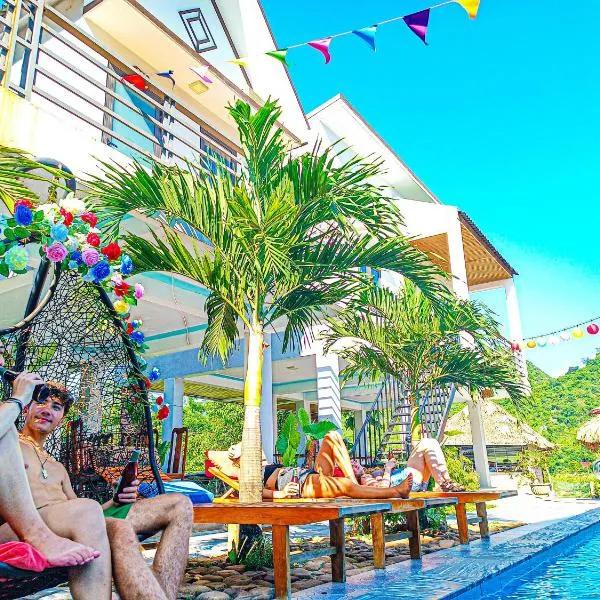 YoLo Pool Bar Villas & Garden Restaurant, hotel v destinaci Phong Nha