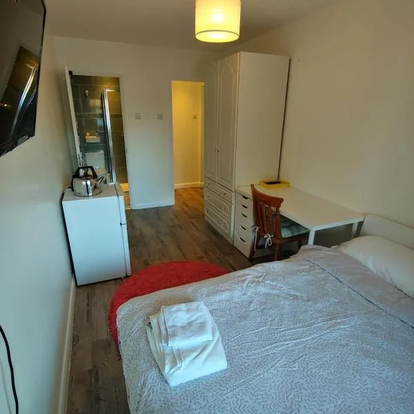 EnSuite Room with private shower, walking distance to Harry Potter Studios, hôtel à Leavesden Green