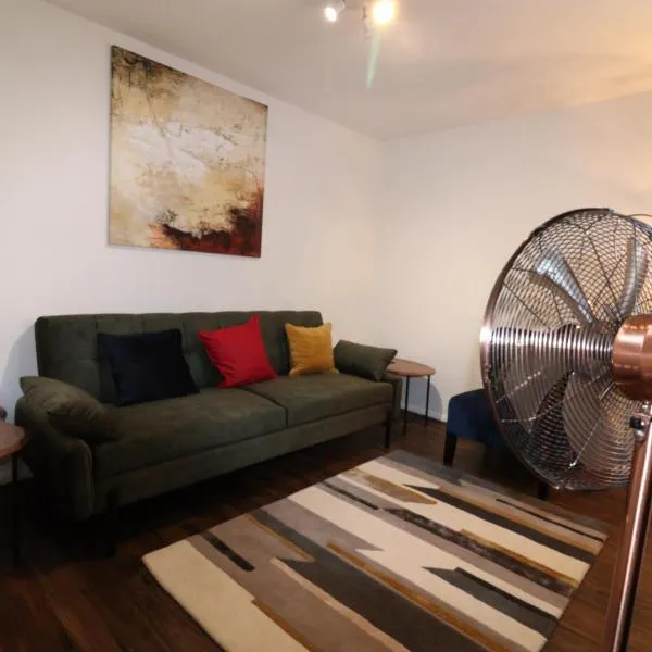 Central Modern House, Greenhithe, hotel in Kent