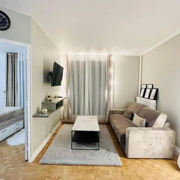 Proche Château de Versailles avec balcon vu sur une forêt et parking gratuit pour 5 personnes maximum, hôtel à Versailles