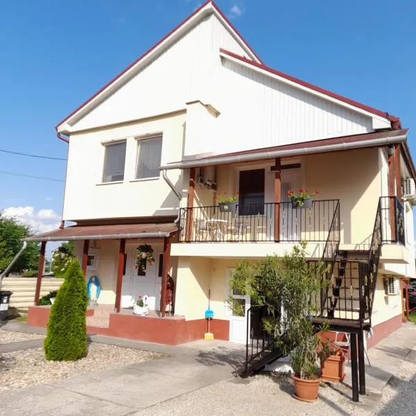 Napsugár vendégház, hotel v destinaci Tiszaújváros