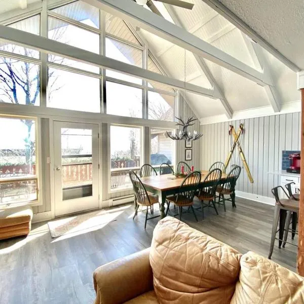 Cozy Charming Ski Chalet Sleeps 11, hotel v destinaci Beech Mountain