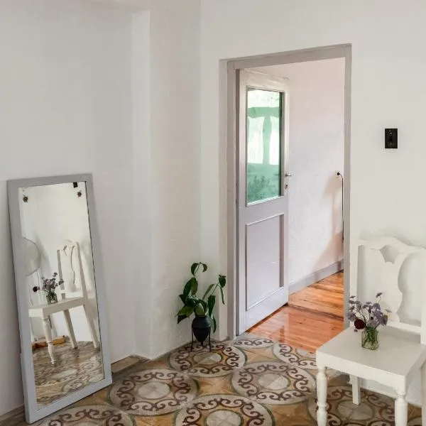 Himara Hostel, hotel v destinaci Himare