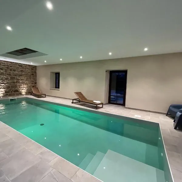 Amour Amour Love Room – hotel w mieście Penvénan