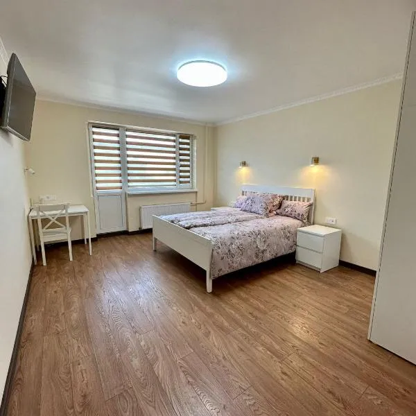 Swan City Family Apartment, hótel í Gulbene